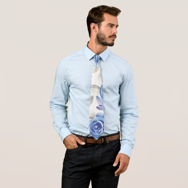 Cravate Fleurs bleues chic (En situation)