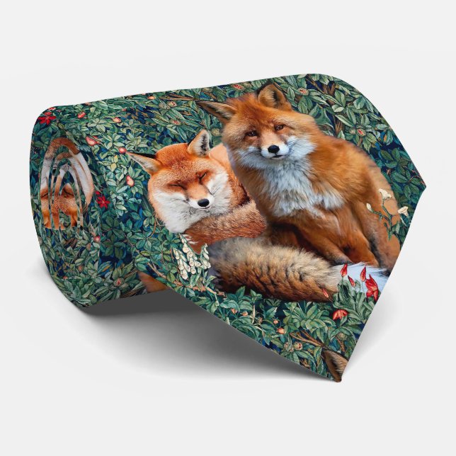CRAVATE FOXES ROUGES PARMI LA VERDURE, LE FOLIAGE ET LES F (Roulé)