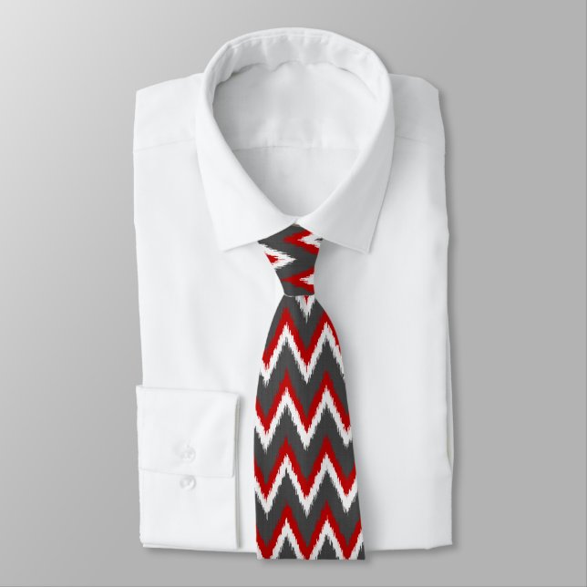 Cravate Ikat Chevron Stripes - Rouge, Blanc et Gris / Gris (Attaché)