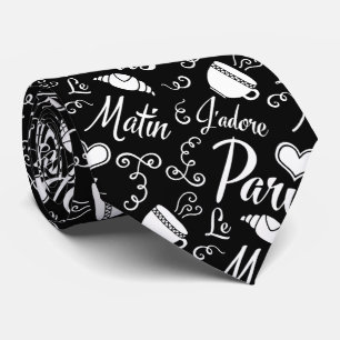 Cravate J'aime Paris dans le café et le croissant de mati