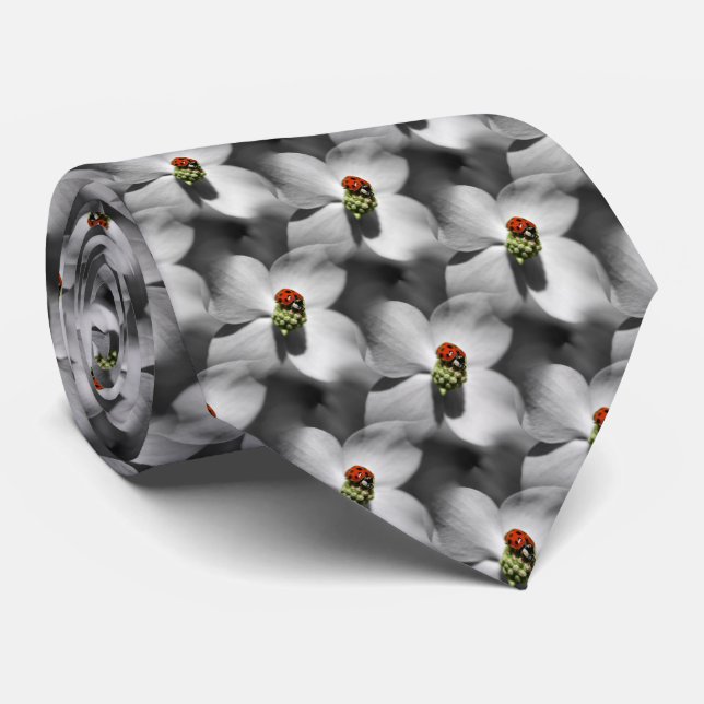 Cravate Ladybug Sur La Fleur De Dogwood Nature (Roulé)