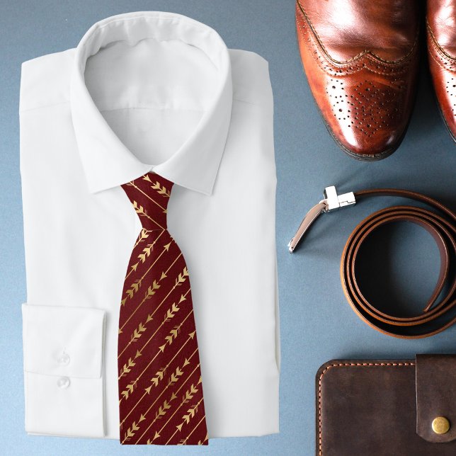 Cravate Luxe Burgundy Red Gold Arrow Motif élégant (Créateur téléchargé)