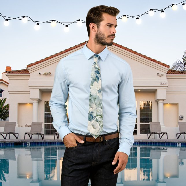 Cravate Mariage de fleurs d'aquarelle bleu foncé (Tie with an artistic watercolor floral design in white and dusty blue. Beautiful for a wedding)