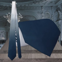 Mariage monochromatique ombré bleu marine à bleu p