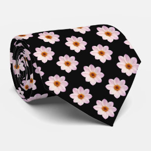 Cravate Motif Dahlia Rose - Couleur Complète sur Fond Noir