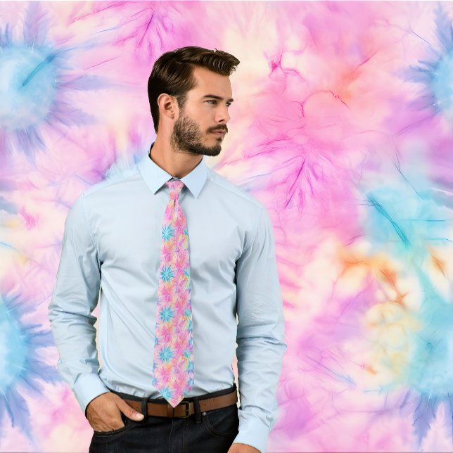 Cravate Motif de teinture rose et bleu rétro (Man wearing colorful pink tie-dye necktie. Background matches tie.)