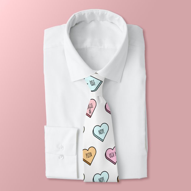 Cravate Motif du Coeur de bonbons de Valentine Sarcastique (Sarcastic Valentine’s Candy Heart Pattern Neck Tie)