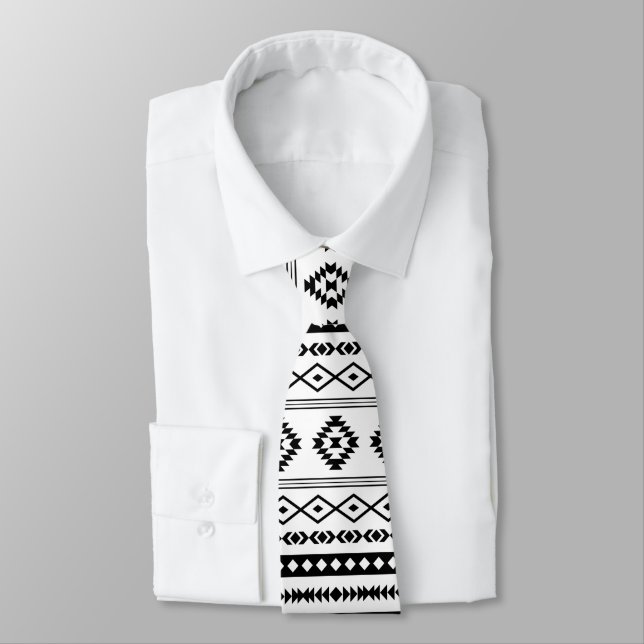 Cravate Noir aztèque sur motifs blancs mélangés Motif répé (Attaché)