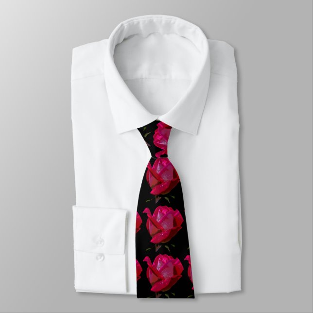Cravate noir de roses rouges (Attaché)