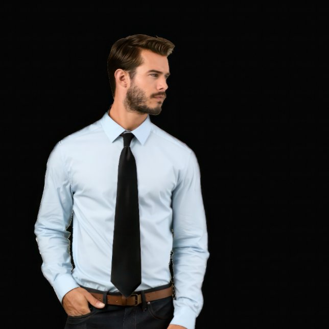 Cravate noire solide (Man wearing a solid black necktie.
)