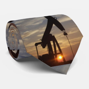 Cravate Pétrole du Texas pompant au coucher du soleil