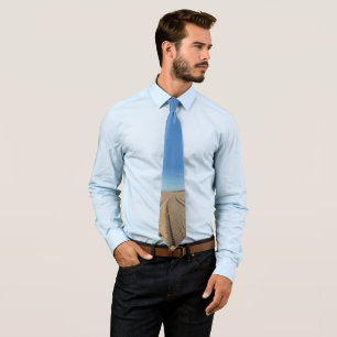 Cravate Pneus Sur La Plage Sable Bleu Ciel Necktie