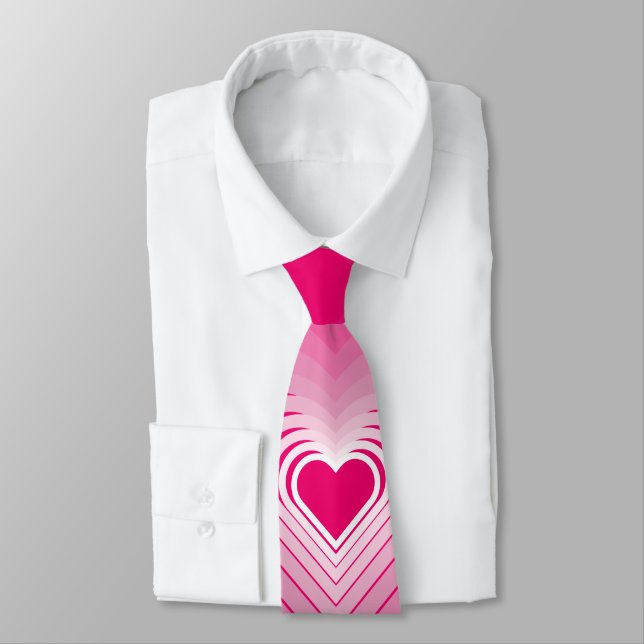 Cravate rose avec coeur (Attaché)