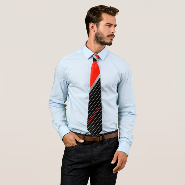 Cravate Rouge, noir et blanc (En situation)