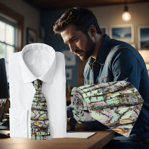 Cravate Scène rapprochée de souches de rondins de bouleau,