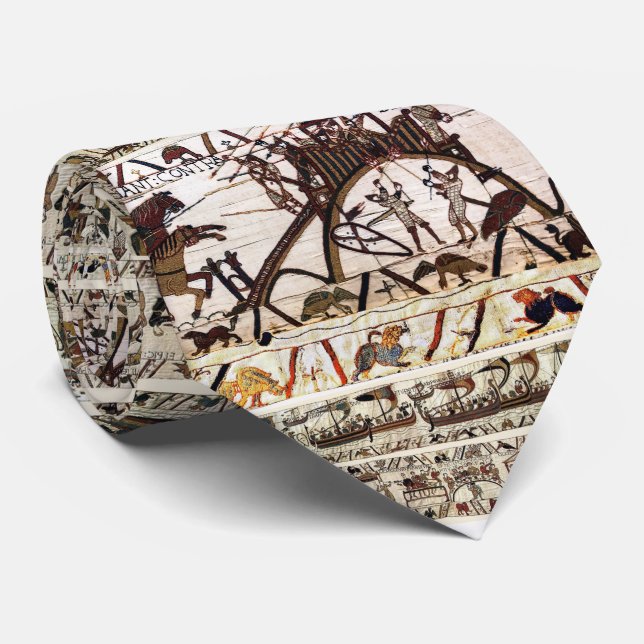 CRAVATE SIÈGE DE LA TAPISSERIE DE BAYEUX DE DINAN, ATTAQUE (Roulé)