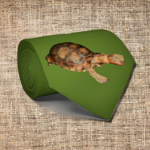 Cravate Tortue en vert olive foncé
