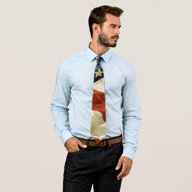 CRAVATE TRUMP (En situation)