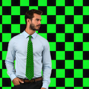 Cravate verte et noire au néon de damier