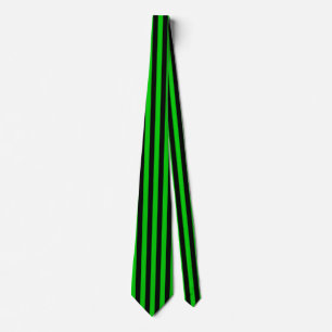 Cravate verte et noire de rayures verticales