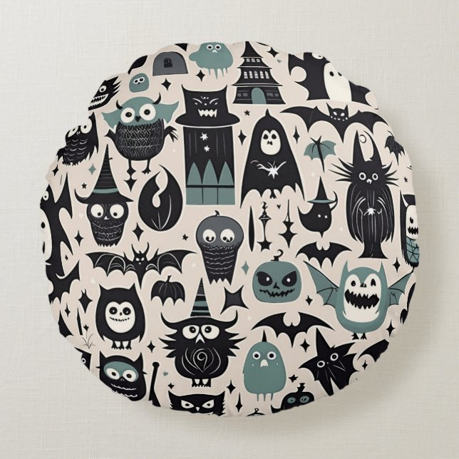 Creepy Halloween Night  Round Pillow (Front)