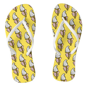 Crèmes glacées sur une paire de tongs