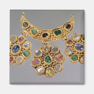 Crescent shaped necklace with pendants magnet