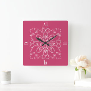 Crochet rose framboise Graphique Carré Horloge mur