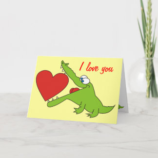 Crocodile doux avec une carte de voeux d'amour de