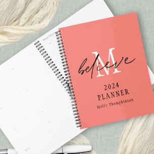 Croire Script 2024 Monogramme Nom initial Coral