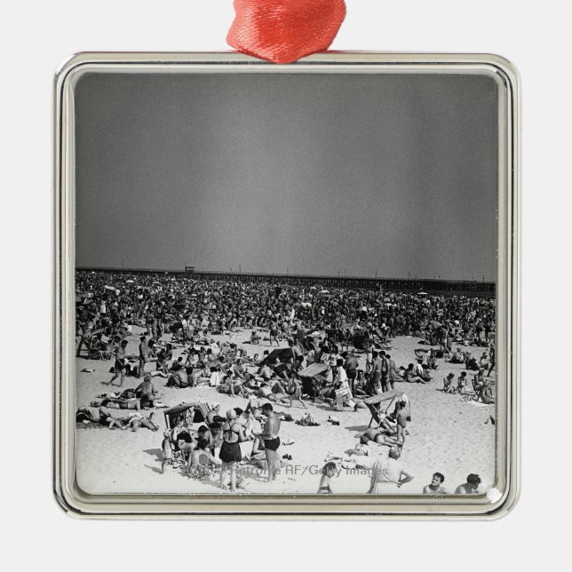 Crowded beach metal ornament (Front)