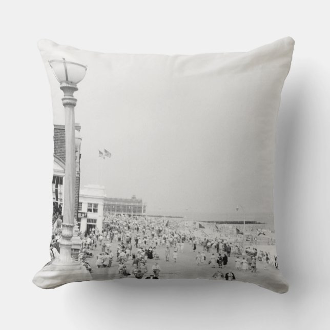 Crowds 2 throw pillow (Front)