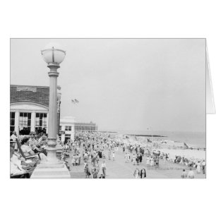 Crowds on esplanade