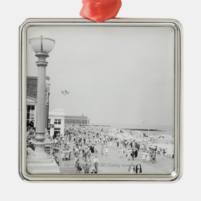 Crowds on esplanade metal ornament (Front)