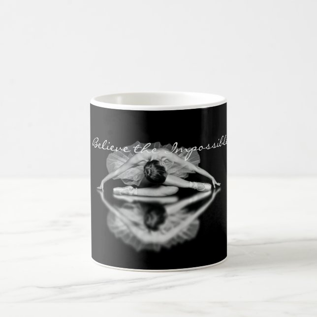 Croyez la tasse de café impossible de ballet (Centre)