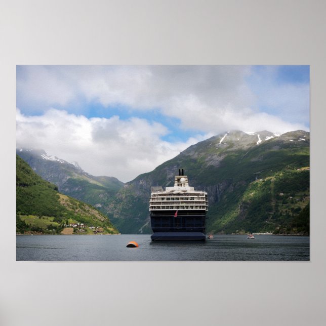 Cruise ship in Geirangerfjord poster (Front)