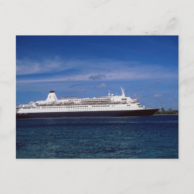 Cruise ship, Nassau, Bahamas Postcard (Front)