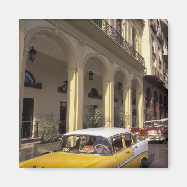 Cuba, Havana. Colourful Chevy's from the 1950's Magnet (Front)