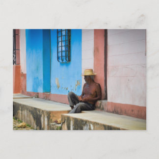 Cuba - Homme sur carte postale Porch