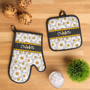 Custom Dark Grey Black White Yellow Daisy Pattern Oven Mitt & Pot Holder Set