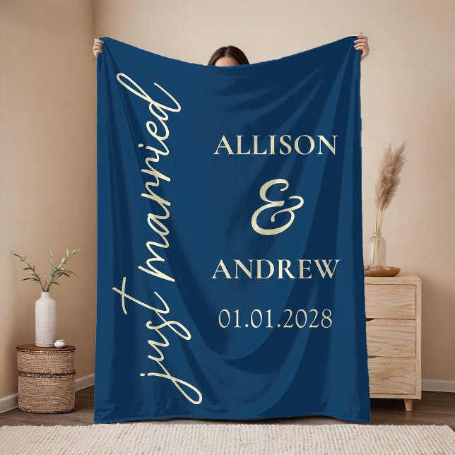 Custom Just Married Blanket Gift for Newlyweds (Custom Wedding Blanket Gift for Bride and Groom – Custom Blanket Gift for Newlyweds and Couples)
