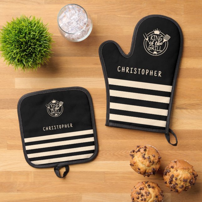 Custom Name King of the Grill Black Oven Mitt & Pot Holder Set (Top Down)
