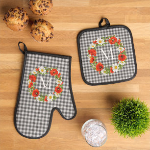 Custom Shabby Chic Poppies And Daisies Wreath Oven Mitt & Pot Holder Set