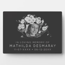 Customizable Memorial Art Nouveau Daisies Wreath