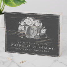 Customizable Memorial Art Nouveau Daisies Wreath