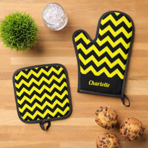 Customizable yellow and black chevron pattern oven mitt & pot holder set