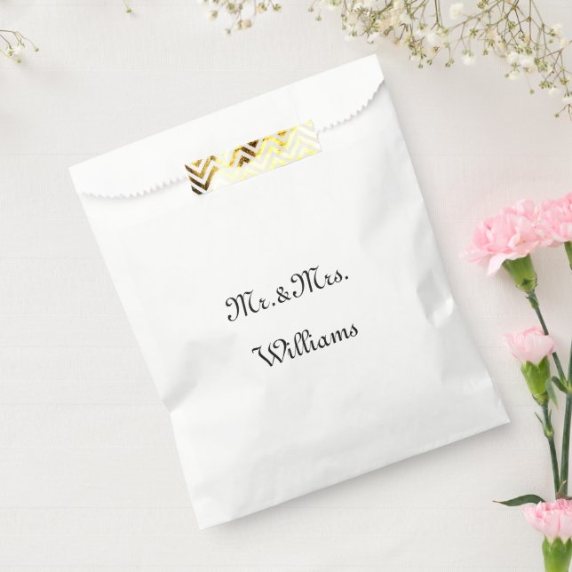 Customize Couple's last name Mr. & Mrs. black whit Favour Bag (Sealed)