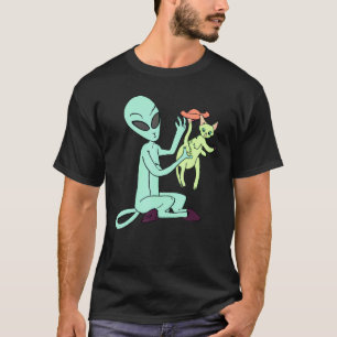 Cute Alien Petting A Cat For Cat Mom Dad Pet Cost T-Shirt