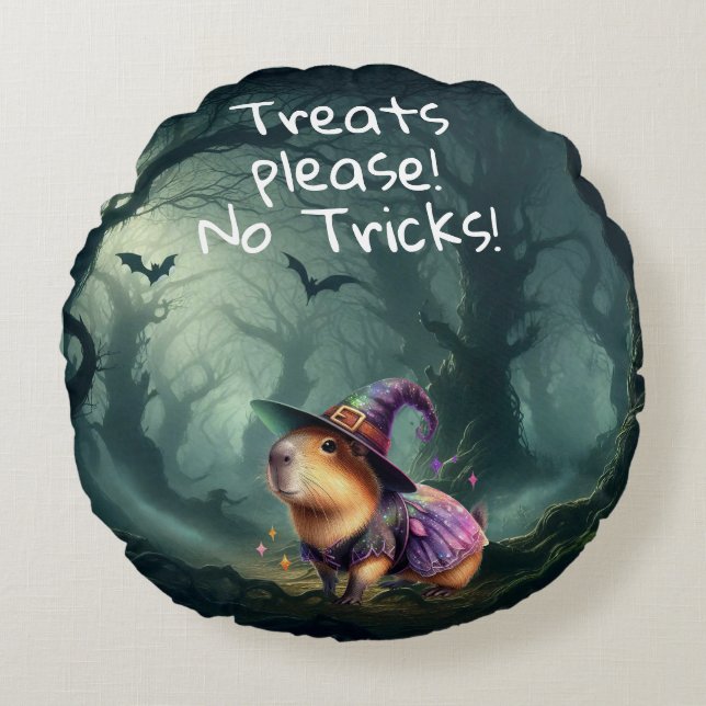 Cute and Witchy Halloween Capybara  Round Pillow (Front)