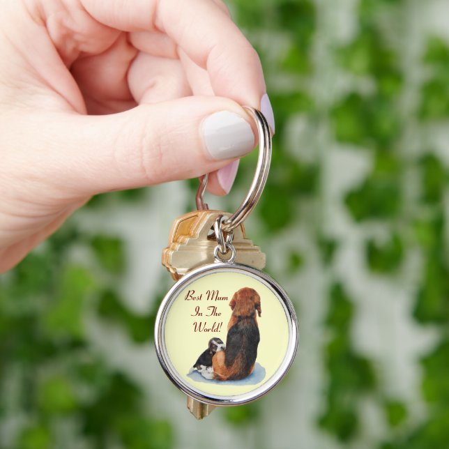 Cute beagle puppy cuddling mum  keychain (Hand)